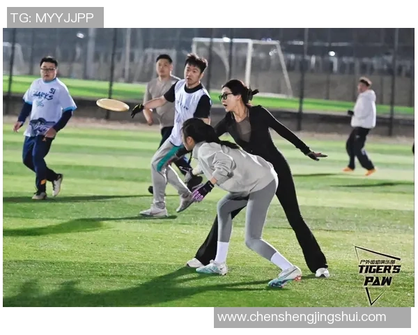 重庆飞盘队引发热议力量争议背后的竞技精神与团队合作探讨 重庆飞盘队引发热议力量争议背后的竞技精神与团队合作探讨