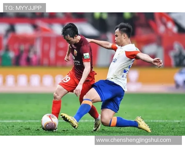 山东鲁能泰山迎战上海上港争夺中超联赛关键三分之战